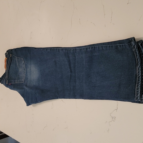 Two Pair of Men's Levi 541 Strauss Jeans - Picture 2 of 6